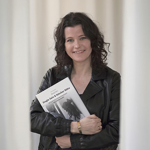 Buch „Zwischen Single-Sein & falscher Nähe“ von Nina Hömmen